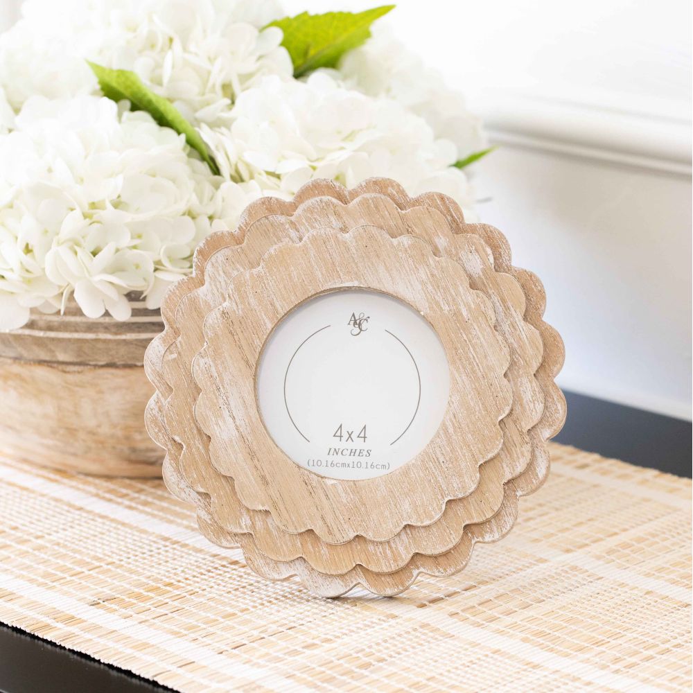 8x8x1 Wood Scallop Photo Frame (ROUND) (4x4) Natural