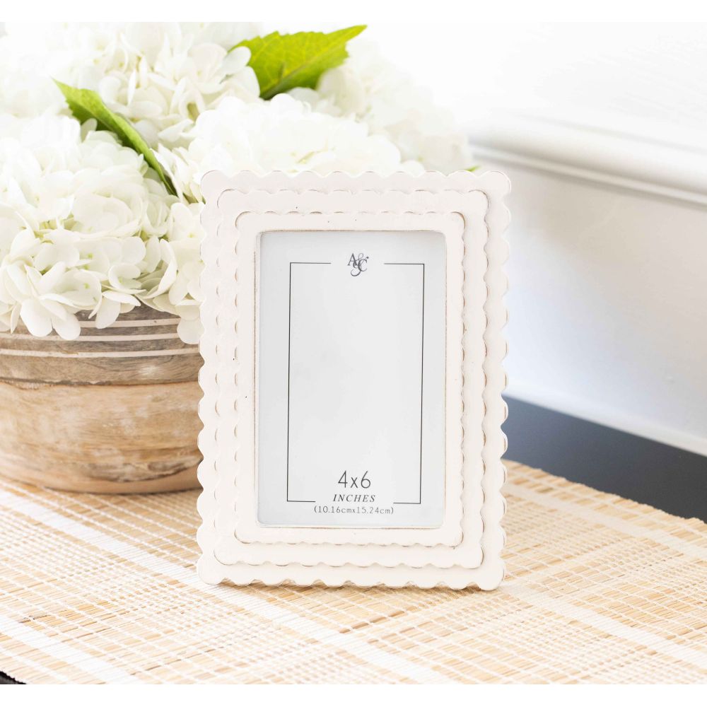 6x8x1 Wood Scallop Photo Frame (4x6) White
