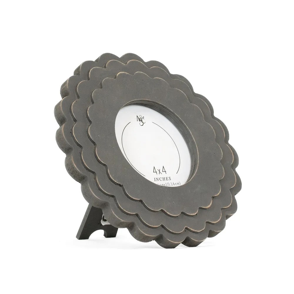 8x8x1 Wood Scallop Photo Frame (ROUND) (4x4) Grey