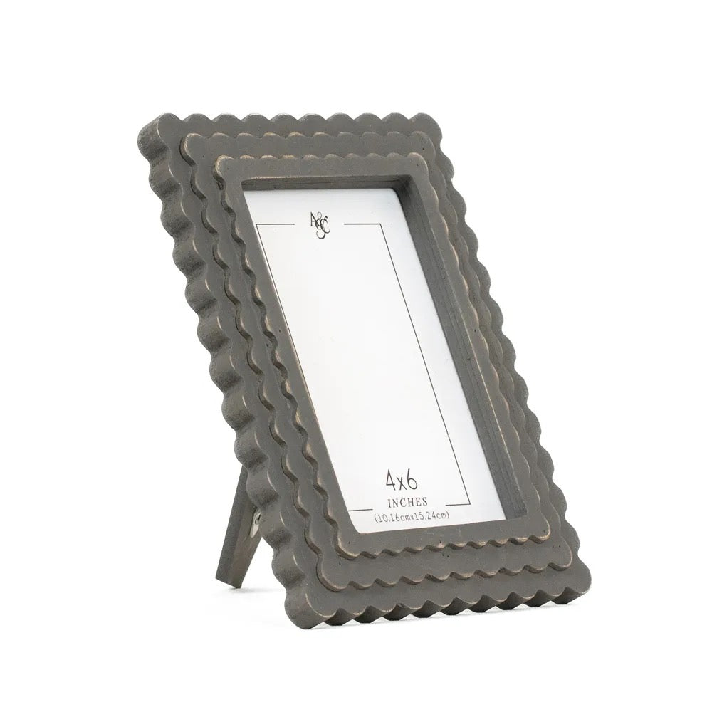 6x8x1 Wood Scallop Photo Frame (4x6) GREY