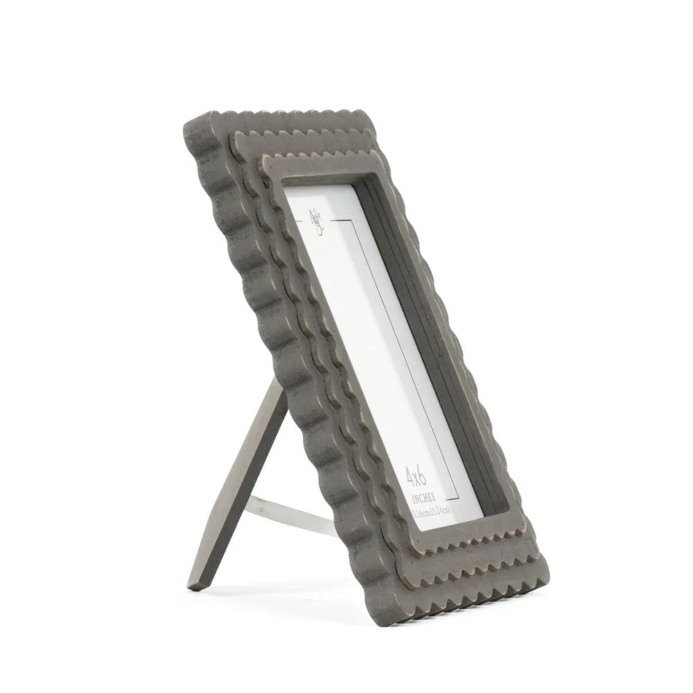 6x8x1 Wood Scallop Photo Frame (4x6) GREY