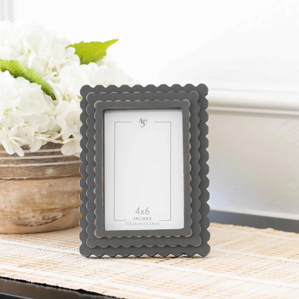 6x8x1 Wood Scallop Photo Frame (4x6) GREY